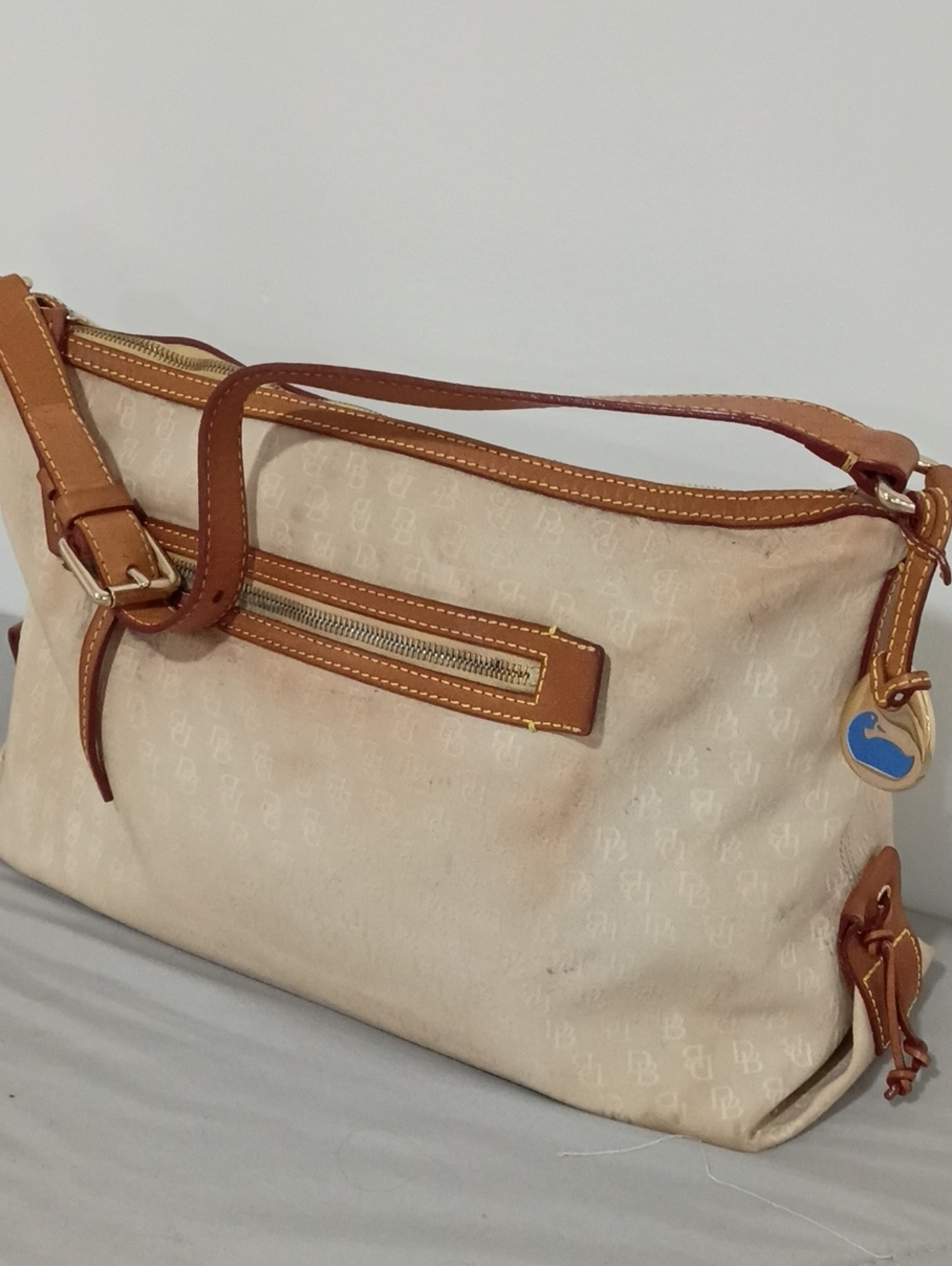 VTG Dooney & Bourke Signature Cream Canvas Hobo  Shoulder Bag with Tan Trim Y2K